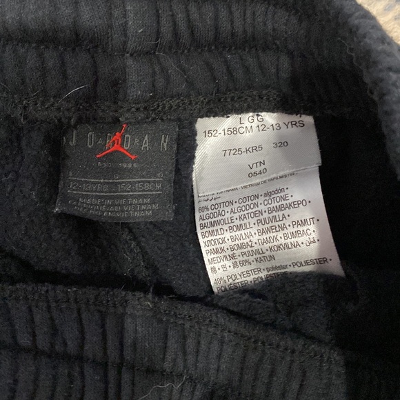 Boys large Jordan joggers - Picture 2 of 2